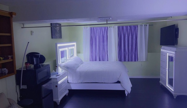 Peaceful & relaxed neighborhood. Private location