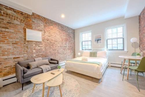 Peaceful South End Studio