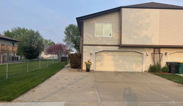 Peaceful twin-home in desirable north Bismarck neighborhood!