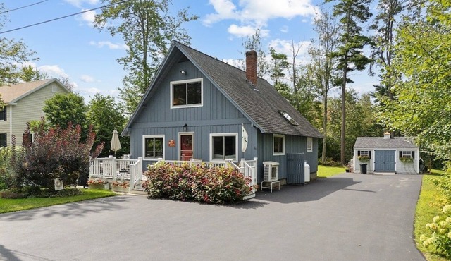 Peaceful & Updated Ocean Park 3BR, 2-Bath Beach Cottage