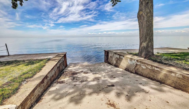 Peaceful Waterfront Cottage | Door County | Sleeps 7