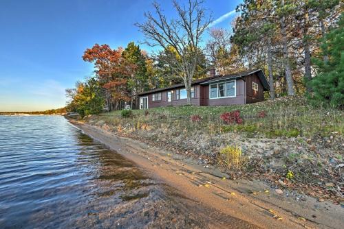 Pelican Lake Cabin: Private Beach + Scenic Sunsets