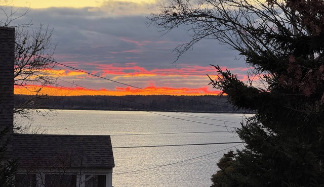 Pemaquid Trail Gem: Private Beach Access + Water Views + Huge Deck