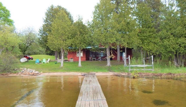Perfect family beachfront cottage on Lake Charlevoix