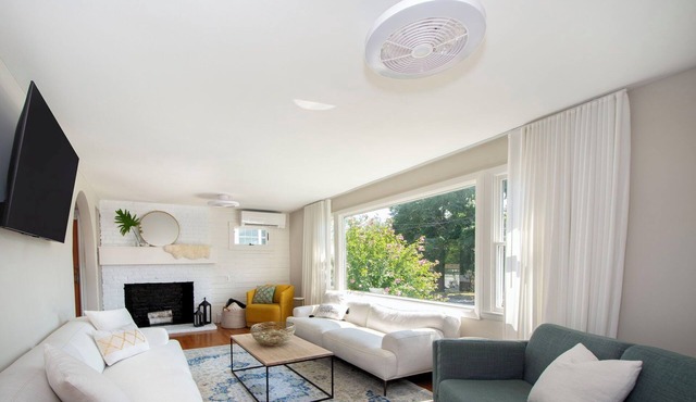 Perfect for Large Families, Yard, Ocean Views. 4 Floors, 2 Living Rooms, Office