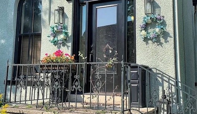 Perfect location-short walk to downtown and Lakeside Park Close to hwy 41 & 151