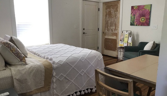 Perfectly located in the Tech Terrace UNIT area. Completely renovated.