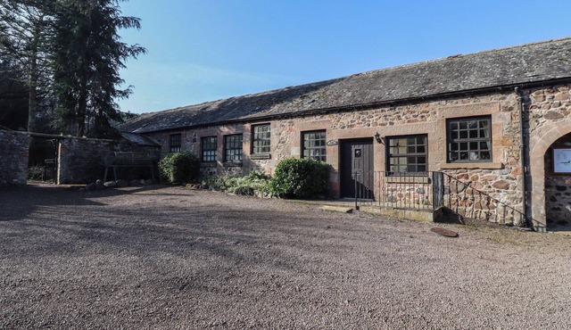 PERIWINKLE, family friendly, with pool in Wooler
