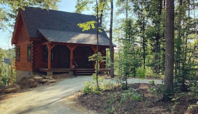 Persimmon - Hand hewn private log cabin with views