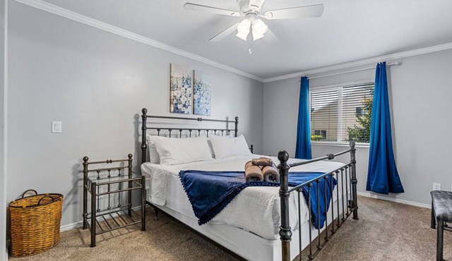 Pet friendly 3/2 fireplace by Hill AFB & hospitals
