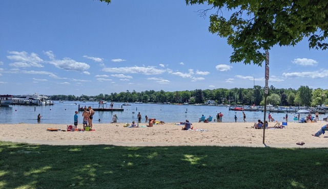 Pet Friendly 3 Bdrm Home Close to Town, Sleeps 6