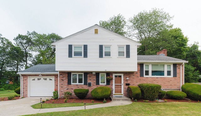 Pet-Friendly 4BR Single Home Easy Access I-93 with 4 Parking Spaces 17
