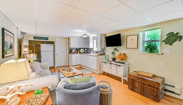 Pet-Friendly Apt w/Hot Tub Near the Hamptons!