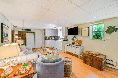 Pet-Friendly Apt w/Hot Tub Near the Hamptons!