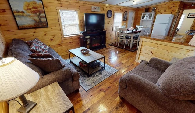 Pet Friendly Cabin near Hocking Hills with hot tub in Nelsonville Ohio