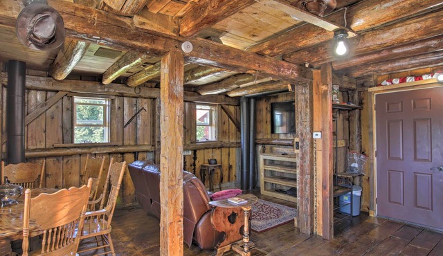 Pet-Friendly Countryside Cottage w/Fire Pit!