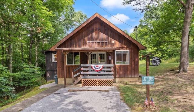 Pet Friendly, Cute Theme Decor, Wi-Fi, Satelite TV, Hot Tub, Gas Grill