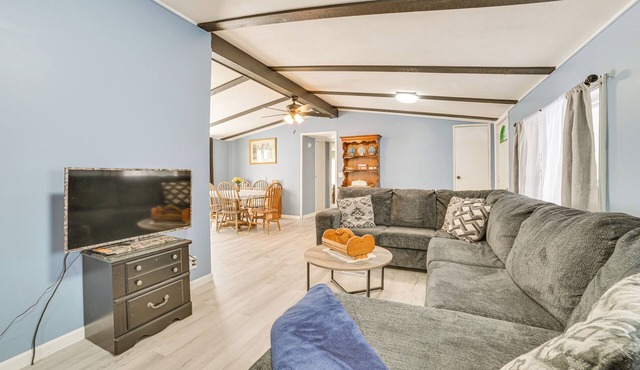 Pet Friendly Family Home: 1 Mi to Otsego Lake