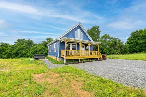 Pet-Friendly Home w/Hot Tub & Yard in Willisburg!