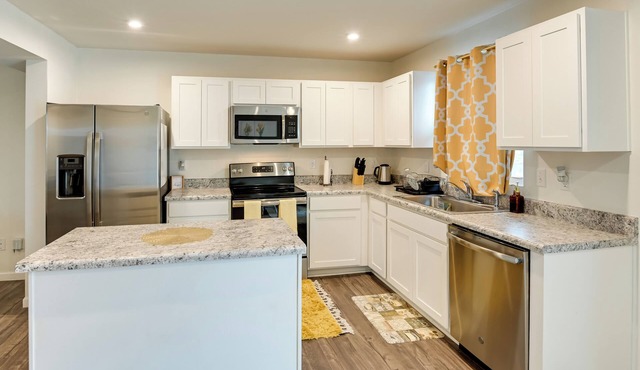 Pet-Friendly Nashville Townhome: 10 Mi to Dtwn