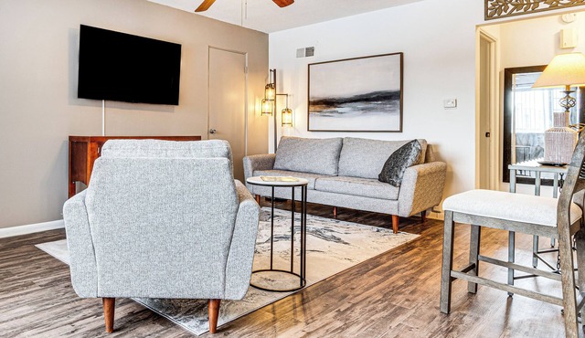 Pet Friendly near Park: 6 mi to Speedway