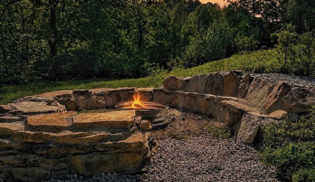 Pet Friendly - Private | Fire Pit & WiFi | RRG
