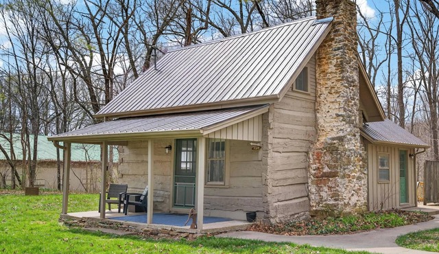 Pet friendly, secluded, close to Nashville!