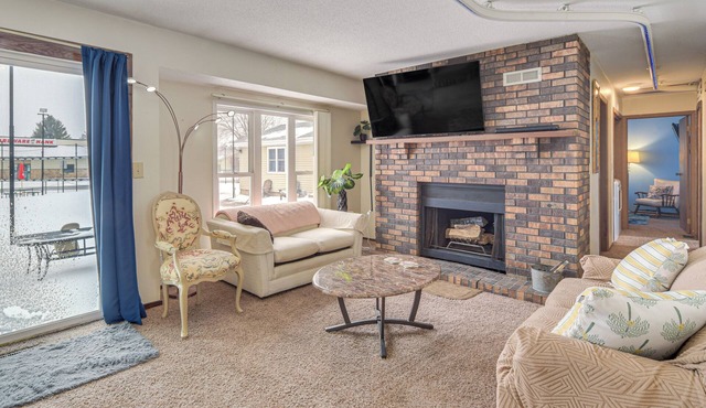 Pet-Friendly Siren Home! Walk to Bars & Lakes