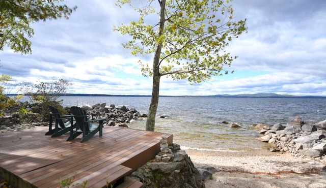 Pet-Friendly Waterfront Retreat w/Sunset Views & Sandy Beach on Frye Island