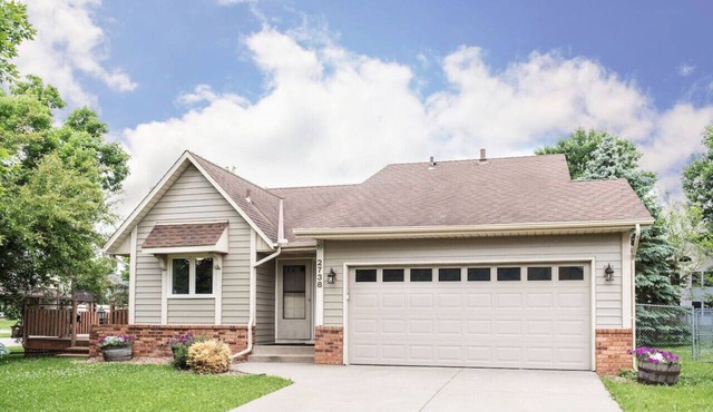 Pet-Friendly Woodbury Home Near Downtown St. Paul