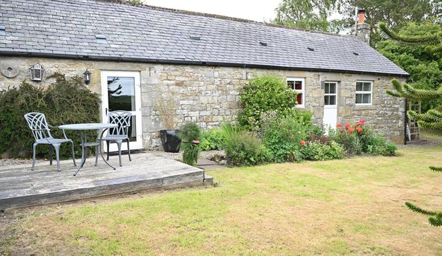 PETTY KNOWES COTTAGE, pet friendly, with open fire in Otterburn