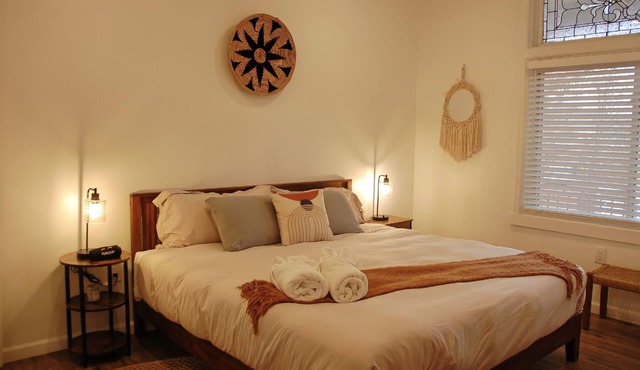 PGH Delight - 2B/1B, ALL NEW w/Free Street Parking, Perfect for family vacation