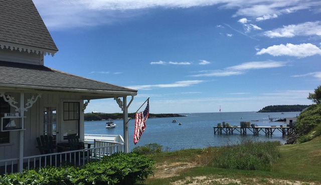 Picturesque Victorian Cottage on Merriconeag Sound