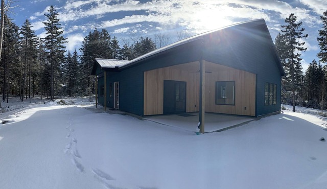 Pine Lodge: 2-bedroom vacation home minutes to Acadia National Park