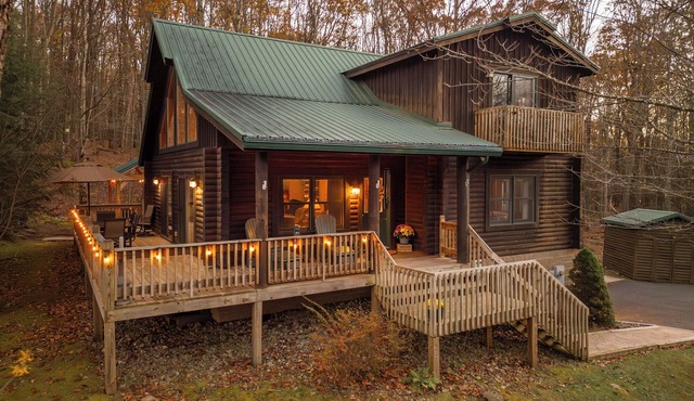 Pine Loom Lodge ~ Minutes to Golf, Lake & Wisp; Hot Tub, Game Room