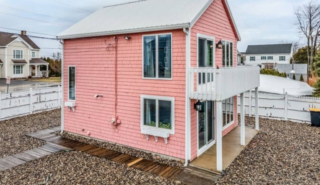Pine Point Beach Home| Fire Pit| Walk To Beach