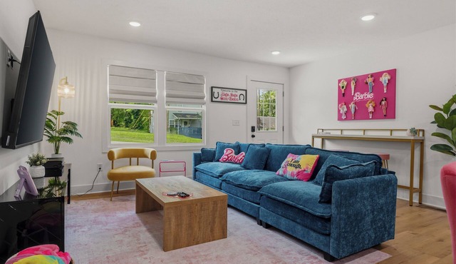 PINK BARBIE HOUSE 3-bedroom house in Elizabethtown KY