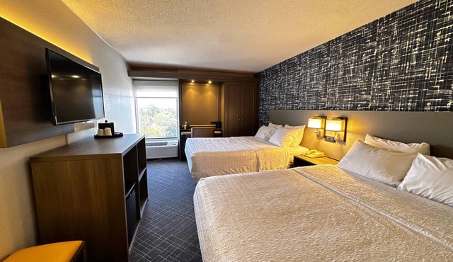 Pittsburgh Airport Inn and Suites