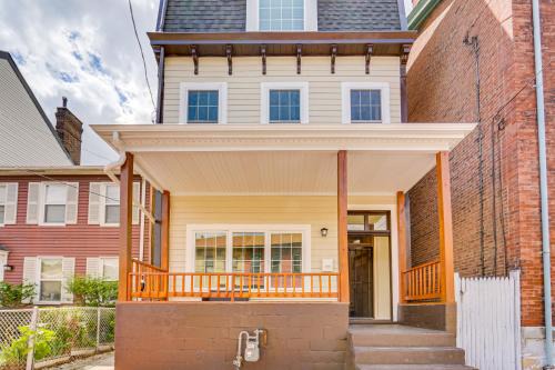 Pittsburgh Home w/Skyline Views: Walk to Stadium!