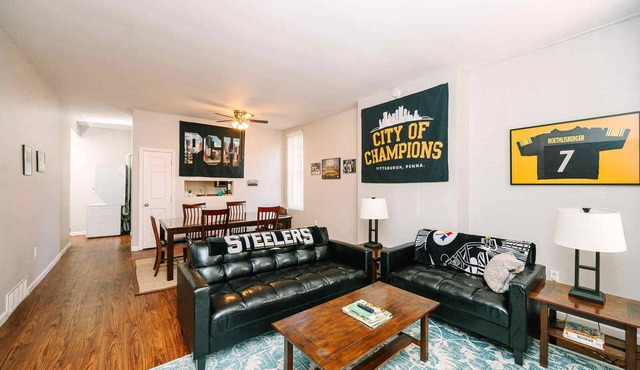Pittsburgh's Sports Suite- FREE driveway Parking
