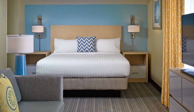 Pleasant Stay, Convenient Location! Free Parking, Pets Allowed, Outdoor Pool