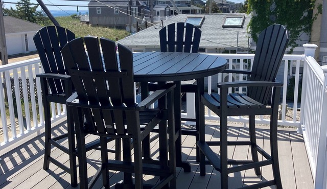 Plum Island Chic Cottage-Steps to Beach!