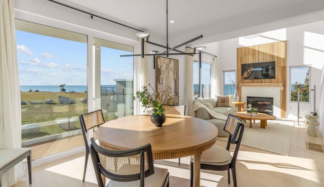 Pocasset Oceanfront: Beach, Hot Tub & Fire Pit!