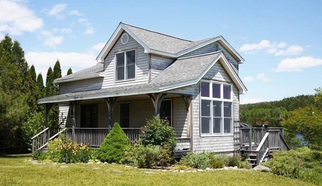 Pond's Edge- A wonder-filled lakefront property across from Acadia National Park