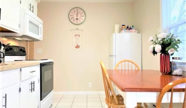 Pontiac - Secluded Backyard, Pet Friendly