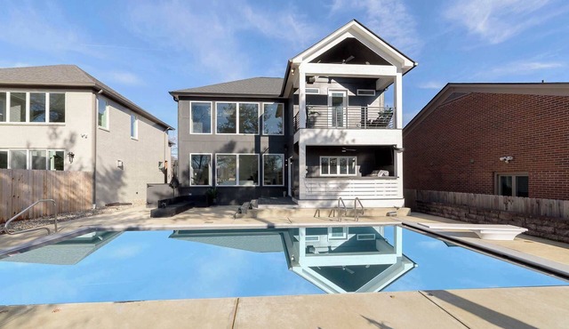 Pool - 5BR - Sleeps 16 - 5 Baths - Indianapolis