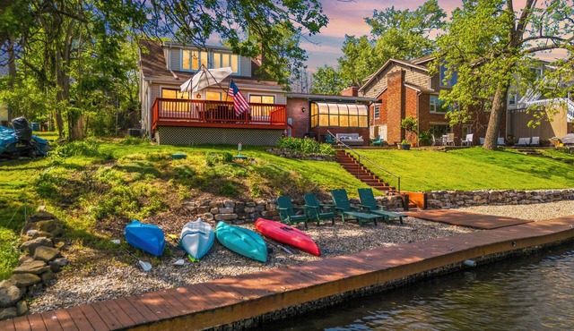 Portage Lakes Getaway - 5 Bedroom Lakefront Home