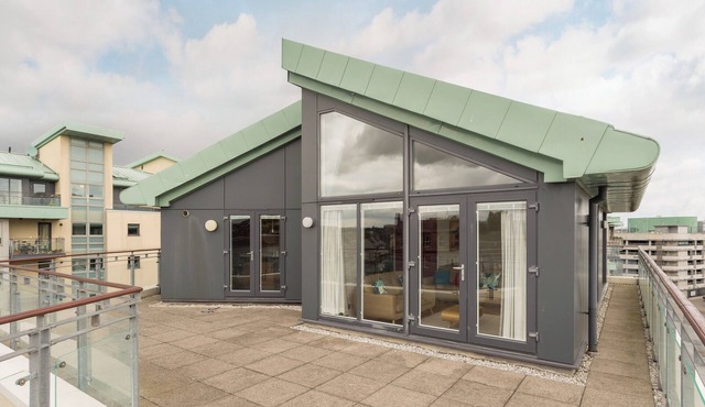 Portland Gardens [403] is a Modern 3 bedroom penthouse apartment in vibrant Leith