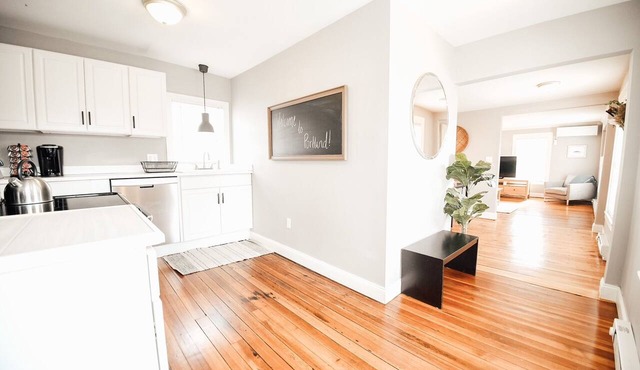 PORTLAND PENINSULA-SPACIOUS WALKABLE EAST END SPOT
