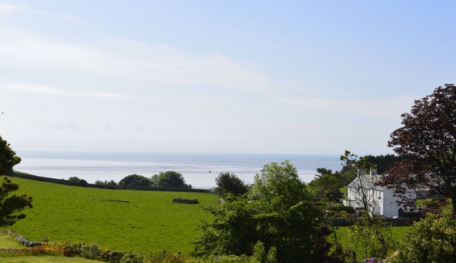 Portling View - an apartment that sleeps 6 guests in 3 bedrooms